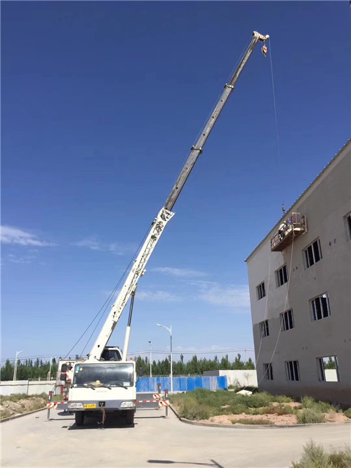 天祝“轻装强干”—— 吊车的 “轻量化臂架” 技术